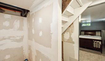 117 E Pershing St, Bloomfield, CT 06002