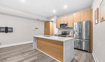 1110 S HIGHLAND St 2, Arlington, VA 22204