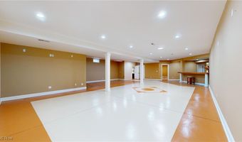 460 Berwick Cir, Aurora, OH 44202