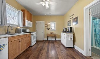 207 N Davis St, Anamosa, IA 52205