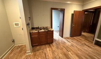 330 E College, Batesville, AR 72501