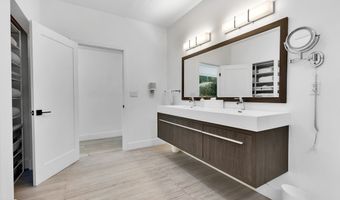 3843 Hayvenhurst Ave, Encino, CA 91436