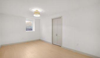 827 Woodruff Dr, Ballwin, MO 63011