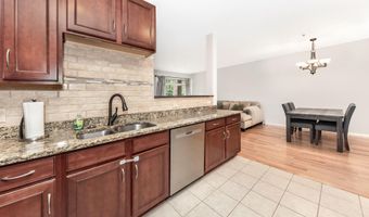 241 W Oakbrook Dr, Ann Arbor, MI 48103