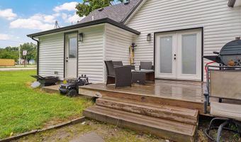 430 S Oak Ave, Aurora, MO 65605