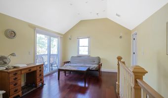 9 Marilyn Rd, Bourne, MA 02532
