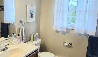 93 Streamside Ln, Bangor, ME 04401