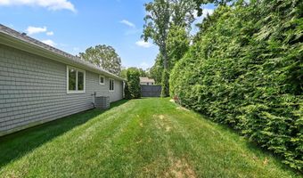 50 Beach View Dr, Stamford, CT 06902