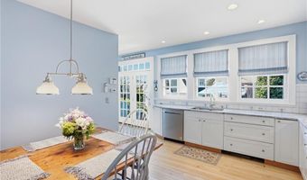 693 Hope St, Bristol, RI 02809