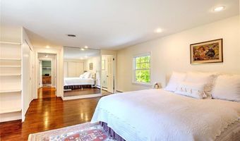 11 Henry Dr, Barrington, RI 02806