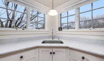 56 Summerfield Ln, Middletown, RI 02842