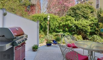 15 Cross St, Newport, RI 02840