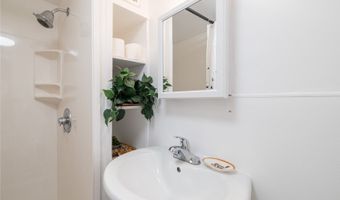 1209 N School St 102, Honolulu, HI 96817