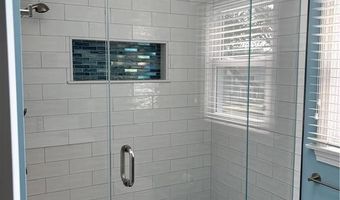 28 Mast Ct, Middletown, RI 02842