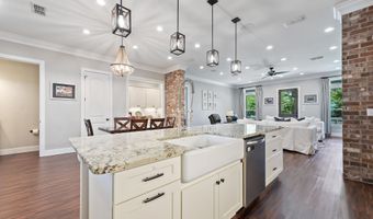 802 Old Spanish Trl, Bay St. Louis, MS 39520