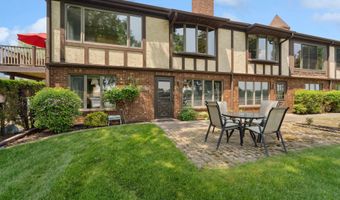 2213 SUNRISE Dr, Appleton, WI 54914