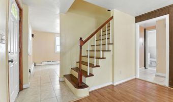 34 Gilbert Ave, Bloomfield, CT 06002