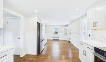 28 Eden Crest Dr, Cranston, RI 02920