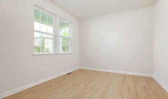 1 Dahlia Ct, Bayville, NJ 08721