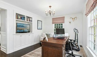 8 Glenwood Dr, Darien, CT 06820