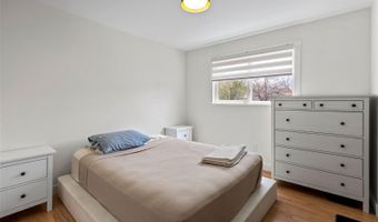 690 S Newark Ct, Aurora, CO 80012