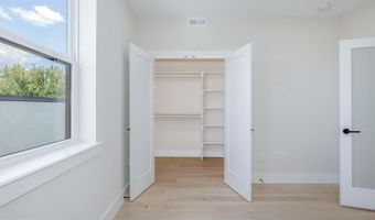 722 KENYON St NW #2, Washington, DC 20010