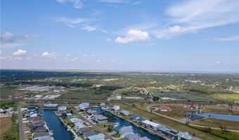 213 Bayview Dr, Aransas Pass, TX 78336