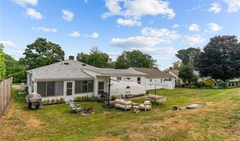 1107 Hope St, Bristol, RI 02809
