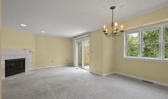 18 Harbor Hill Dr, Bourne, MA 02532
