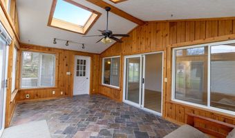 126 Greenbriar Dr, Aurora, OH 44202