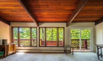 15 Angela St, Athens, OH 45701