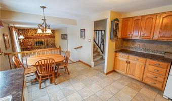 136 Palmdale Dr, Amherst, NY 14221