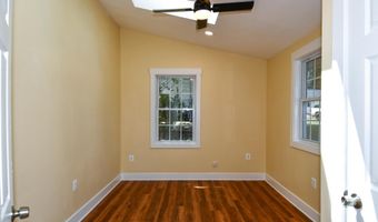 5523 HALWIS St, Alexandria, VA 22303