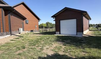 1524 Beechwood Dr, Aurora, NE 68818