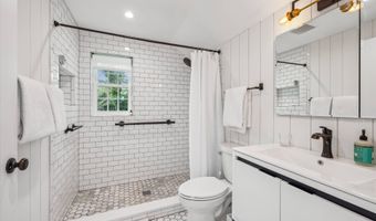 84 Indian Wells Hwy, Amagansett, NY 11930