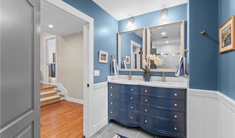 36 Ferry Ln, Barrington, RI 02806