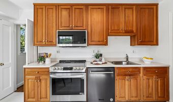 5601 KIRKWOOD Dr, Bethesda, MD 20816