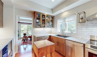 563 E Acadia Pt, Aurora, OH 44202