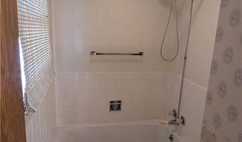 1608 Plainview Ln, Albert Lea, MN 56007