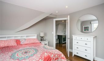 25 Dearborn St 2, Newport, RI 02840