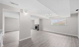 412 Sorrento Dr, Ballwin, MO 63021