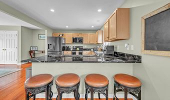 45 Pocono Ln 10, Danbury, CT 06810