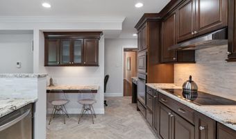 2317 S QUEEN St, Arlington, VA 22202
