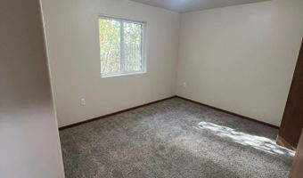 915 S 9th St, Aberdeen, SD 57401