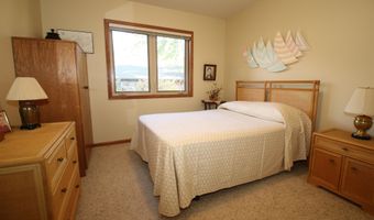 306 Emerald Dr, Arnolds Park, IA 51331