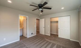 318 11TH St, Bandon, OR 97411