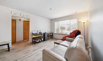 941 N Swift Rd 201, Addison, IL 60101