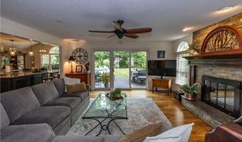 300 Lakeview Cir, Aurora, OH 44202