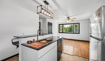 203 E 4th St, Anamosa, IA 52205