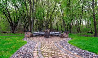 38177 Twin Oaks Dr, Avon, MN 56310